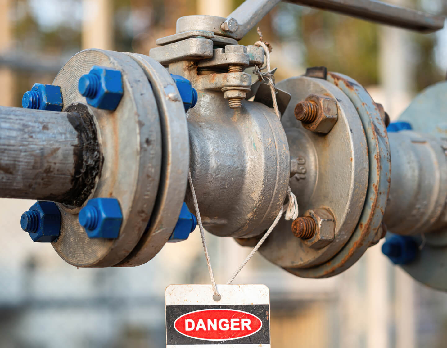 A danger sign on a pipe